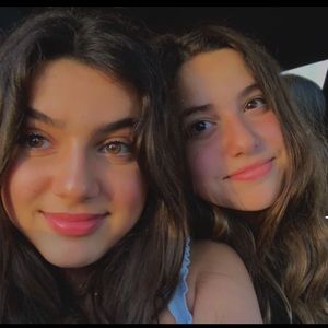 Meet your Posher, Naya